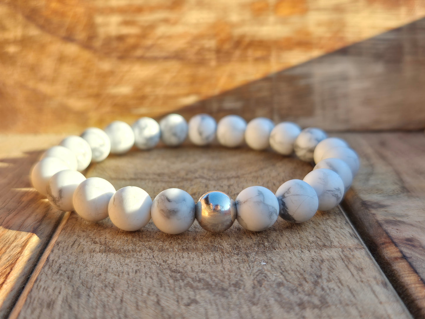Nahle® 8mm Naturstein-Armband Howlith mit 925 Silberperle