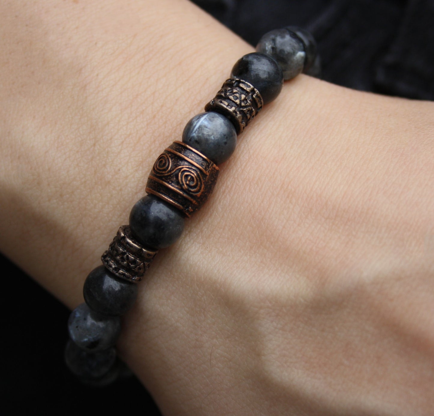 Nahle® 8mm Naturstein-Armband Larvikit Wikinger