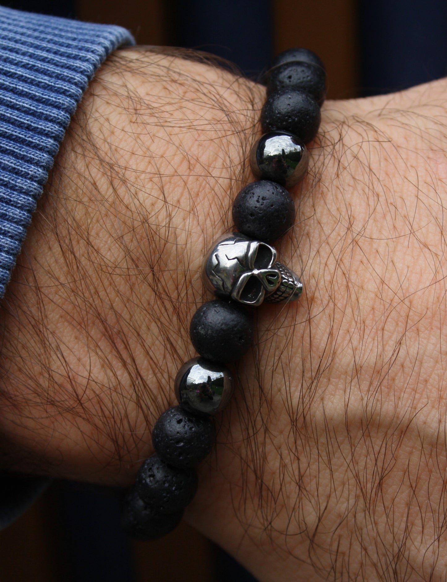 Nahle® 8mm Naturstein-Armband Lava Totenkopf