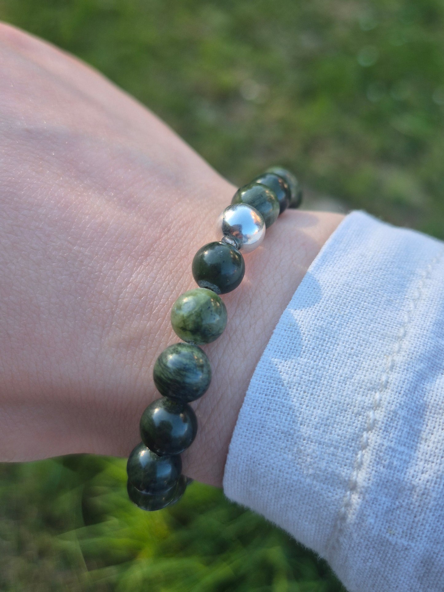Nahle® 8mm Dunkler Jade Naturstein-Armband 925 Silberperle